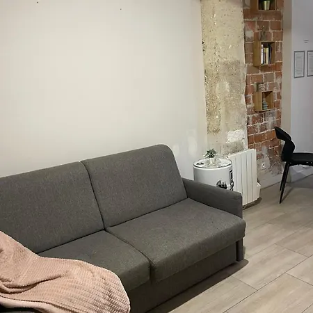 A Modern Situated Just A Few Steps From The Canal Saint Martin Apartment *